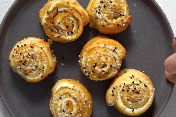 Everything Bagel Air Fryer Rolls